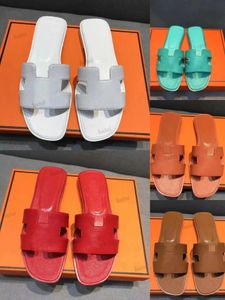 Designer Dam Sandaler Strand Platt Sommar Slides Tofflor Lyx Läder Dam Märke Mode Sexig Sandal