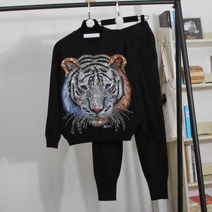 Kvinnors tvåbitar byxor Fashion Red White Black Grey Sticked Set Women Tracksuits Loosing Beading Tiger Mönster Pullover Tröja Long Outfits