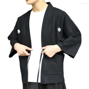 Giacche da uomo Modello di ricamo in stile giapponese Giacca da kimono sottile da uomo Colletto alla coreana 2023 Primavera Estate Cotone Lino Abbottonatura aperta Giapponese