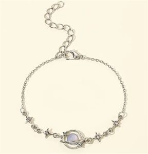 Bracelet Étoiles Cosmiques Scintillantes - Un Accessoire de Mode Femme Incrusté de Strass Scintillants