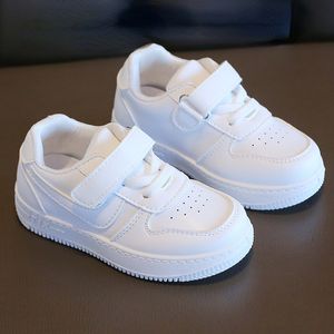 スニーカーsepatu kasual anak anak jaring tenis antilembap olahraga anak laki laki lari putih cangkang musim semi bayi perempuan 230516