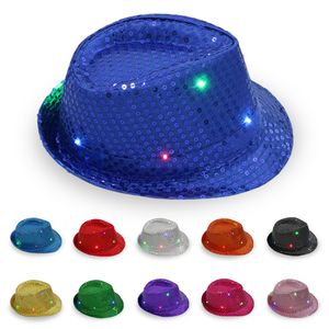 Parti Şapkaları Led Caz Şapkaları Yetişkin Yanıp Sönen Işık Fedora Caps Pullu Cap Süslü Elbise Dans Kapakları UNISEX HIP-HOP LAMP LUININ CAP Q68