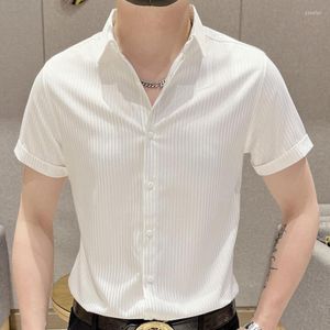 Mäns avslappnade skjortor kontrasterande ränder för män 2023 sommar kort ärm Slim skjorta manlig affärsformell klänning social tuxedo blus