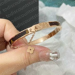 Neue Stil Armbänder Frauen Armreif Designer Brief Kunstleder 18 karat vergoldet Edelstahl Armband Manschette Mode-accessoires S070s1