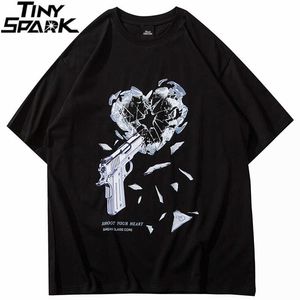 Męskie koszulki streetwearne Ogabrywa Tshirt Hip Hop Gun Breaking Heart Print T-shirt 2023 Mężczyźni HARAJUKU BAWEŁNIE LUTNE LETNE TOPS TEE L230515 L230515