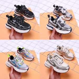 Yeni Üçlü S Tasarımcı Çocuk Ayakkabı Sneakers Üçlü Siyah Beyaz Parıltılı Moda Plate-forme Günlük ayakkabılar Vintage Lüks Eğitmenler