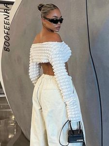 티셔츠 BOOFEENAA 버블 텍스처 흰색 어깨 길이의 긴 소매 작물 탑 스트리트 스타일 가을 패션 여성 섹시한 T 셔츠 C82BD15