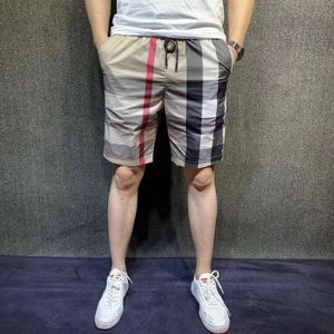 Herren Shorts Celana Kasual Musim Panas Baru Cepat Kering Tren Pantai Harlan Olahraga Mode Bergaris Kotak kotak Pendek Pria Lima Titik Besar s Korea 230515