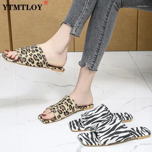 Slippers Women Shoes S Fashion Zebra Print Leopard Slides Luxury Flat com chinelos Zapatos de Mujer