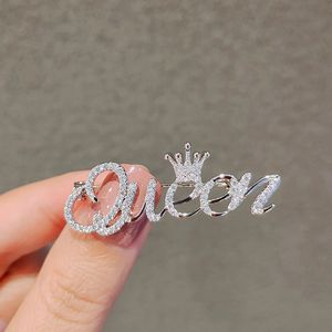 Königin Brief Brosche Frauen Männer König Liebe Strass Kristall Englisch Alphabet Metall Pins Nette Schmuck Zubehör Weihnachten Geschenk