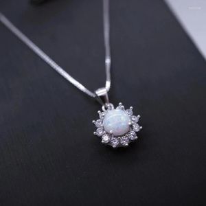 Pendant Necklaces Gorgeous Sunflower Necklace For Women Inlaid With Crystal Blue Imitation Opal Wedding Party Jewelry