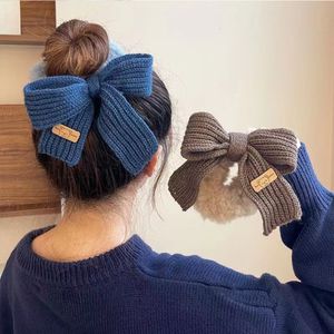 Elastici per capelli in Scrunchie Donna Scrunchies per capelli caldi Legami per capelli in maglia invernale Fasce per capelli con fiocco Peluche Chouchou Fascia elastica Accessori per capelli 230517