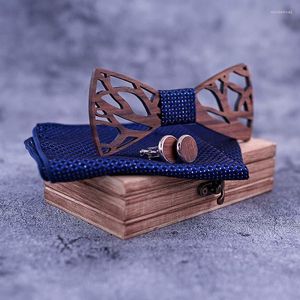 Fliegen Holz Krawatte Taschentuch Set Herren Plaid Bowtie Holz Hohl Geschnitzt Ausgeschnitten Blumenmuster Und Box Mode Neuheit