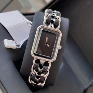 Kvinnor Titta på klockor av högkvalitativa armbandsur Luxury Style Small Dial Square Fashion Retro flätad kedja Läderkvartsbatteribatteri