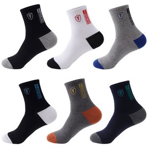 Apring and Fall Mens Sports Socks夏のレジャー汗吸収快適な薄い通気性バスケットボールMeias EU 38-43スポーツソックス