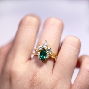 クラスターリングジェムズビューティー925スターリングシルバーマーキーズラボグリーンジルコンバンド女性用の結婚式の婚約スタッキングセット