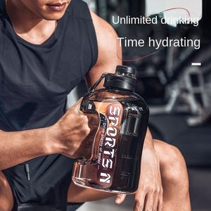 Tubllers 1700 ml2700 ml Cykl gimnastyczna Pp Pp Materiał Precyzyjna skala przenośna butelka z wodą o dużej pojemności dla mężczyzn z fitness sportowy 230517