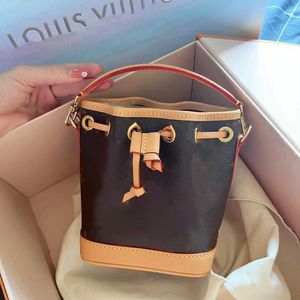 Fashion Bag Female Draw -Gurt tragbare Eimerbeutel Ins Damen One Umhängetasche Persönlichkeit Trend Cross Body Telefontasche