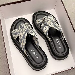 Summer Slippers Kvinnors yttre slitage Bekväma lättvikt 2023 Fairy Wind Fashion Platform Beach Sandals