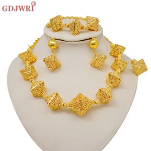 Bröllopsmycken set mode Dubai Gold Color Luxury Etiopiska oregelbundna smycken uppsättningar Afrikanska Indien Bröllopshalövar örhängen Set för Women Party 230516