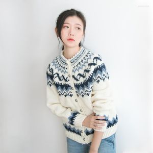 Kvinnors stickor Spring Autumn 2023 Women Fair Isle Hand Sticked Vintage Inspired Fashion Handgjorda tjocka varma ulltröja Coat Cardigans