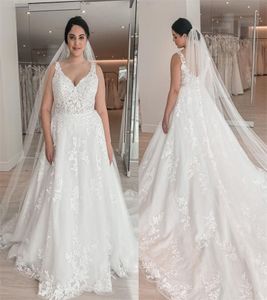 Plus Size Abito da sposa bianco 2023 Elegante pizzo Summer Garden Personalizzato Grandi abiti da sposa con strascico Abito da sposa senza schienale senza maniche vestidos de novia blanco elbise