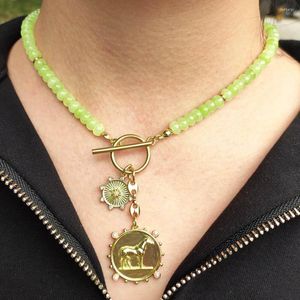 Choker Fashion Classic Natural Olive Green Peridot Stone Necklace Coin Horse Disc Charms Pendant Högkvalitativ smyckespresent