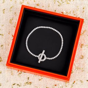 Pulseira de designer estilo clássico moda simples e generosa women refinada pulseira adequada para reuniões sociais presentes