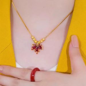 Elegant design röd zirkon lönn blad hänge halsband 18k guldpläterade smycken