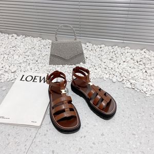 Toppkvalitet Kohude läder chunky sandaler Justerbart spänne ankel-rems sandal vegetala lägenheter tofflor plattform lyxdesigners glider fabrikskor