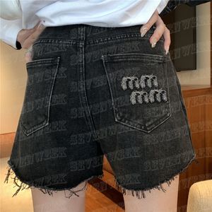 Gestickte Buchstaben-Denim-Shorts für Damen, Vintage-Jeans, High-Street-Damen-Mini-Shorts