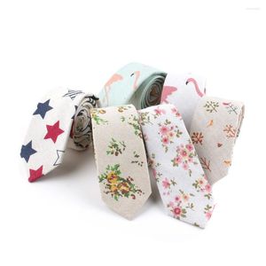 Bow Ties Fashion Linen för män Skinny 6cm slips Qstrich Flower Stars lämnar tryck bröllopsfest avslappnad corbatas gravata gåva