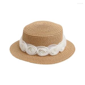 Breda randen hattar Elegant Rose Camellia Sunhat Breattable Hat Summer Holiday Decors Semester Western Audrey Style