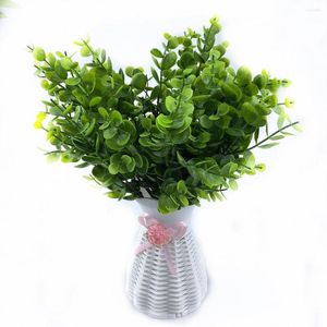 Flores decorativas de plástico artificial 7 garfos planta verde eucalipto plantas falsas decoração caseira de jardinagem grama no ar livre