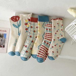 Skarpetki Hosierowe kwiatowy nadruk lolita dziewczyny słodkie japońskie skarpetki modowe słodkie, plisowane żeńskie pończochy vintage Harajuku retro crew Socks P230517