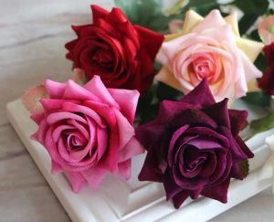 Simuleringen av enstaka blommor grossistdekorativa blommor, silkblommor rose heminredning bordduk