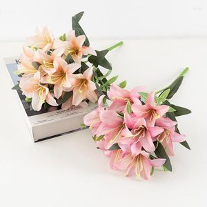 Fiori decorativi 10 Soggiorno di casa artificiale per posizionare la decorazione di nozze finte Gigli Bouquet di gigli di simulazione