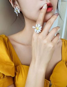 Halskette Ohrringe Set Gänseblümchen Ring Anzug Weibliche Modelle Koreanische Version Wild SmallFresh Sun Flower Chrysanthemum White Jewelry.