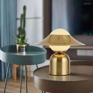 Bordslampor Creative Hat Bedside Lamp för sovrum stående skrivbord Ljus Modern belysningsarmaturer vardagsrum Heminredning Luminarias