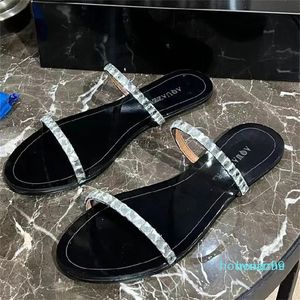 Tasarımcı -Femal Ayakkabı Terlik Düz Slaytlar Düşük Kauçuk Flip Flops Dize Boncuk Tasarımcı Yaz Hawaiian Pu Rome Temel Ayakkabılar