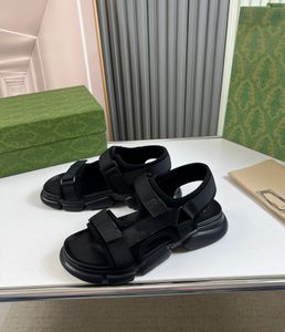 Casual Sandals for Mens Tisters Fashion Classics Chain Buckle äkta läderkrok Loop Cool Shoes Designers Flat Ladies Sandal 38-45 med låda