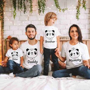T-shirts Panda Print Family Roupfits Daddy Mommy Irmã Sister Family Summer Family Look Tee Manga curta Tshirt AA230518