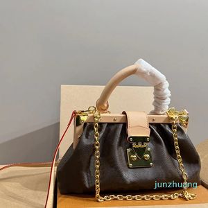 Torba w chmurze sprzęgła kobiety Crossbody Letters Odłączany pasek SHET SHETRET STREKT STROW ZŁOTY TORDBAGE STRONE