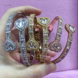 Bracciali Braccialetti Luxury Iced Out Cz Diamond Heart Baguette Bracciale Bling Cuban Link Chain C Cuff Bracciali Gioielli per le donne