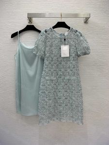 23SS Bayan Tasarımcı Giysileri Yaz Elbiseleri Kadınlar Hollow Out Bir Versiyon Tip Yuvarlak Boyun Kısa Kollu Elbise Askı Tozluk Tozluklar Kadın Giysileri