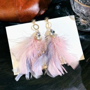 Kolczyki Dangle żyrandol Ustar Pink Feather frędzle dla kobiet białe kryształowe kolczyki Kobieta bohemia biżuteria prezentsdangle