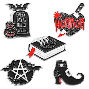 Todos os dias são os pinos de esmalte de Halloween punk tweb dagger witch spell spell saco de broche de lapela distintivo de jóias góticas escuras para amigo