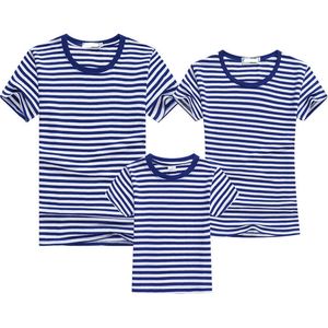 Abiti coordinati per la famiglia Camicia blu scuro Madre figlio Mamma e figlia Tshirt Felpa a righe per abbigliamento padre bambino 230518