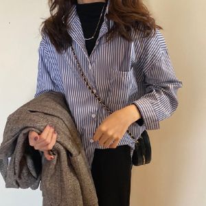 Kvinnors blusar skjortor Kpop Blouse för kvinnor Koreanstyle Blue and White Vertical Striped Women's Female Long Sleeve Tops Loose Fit Lazin 230517