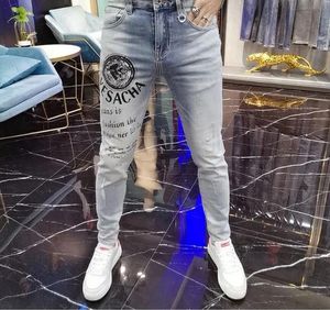 2023 Marca de moda da estação européia Broken Hole Jeans Masculino Color Luz Diamante Quente Impressão